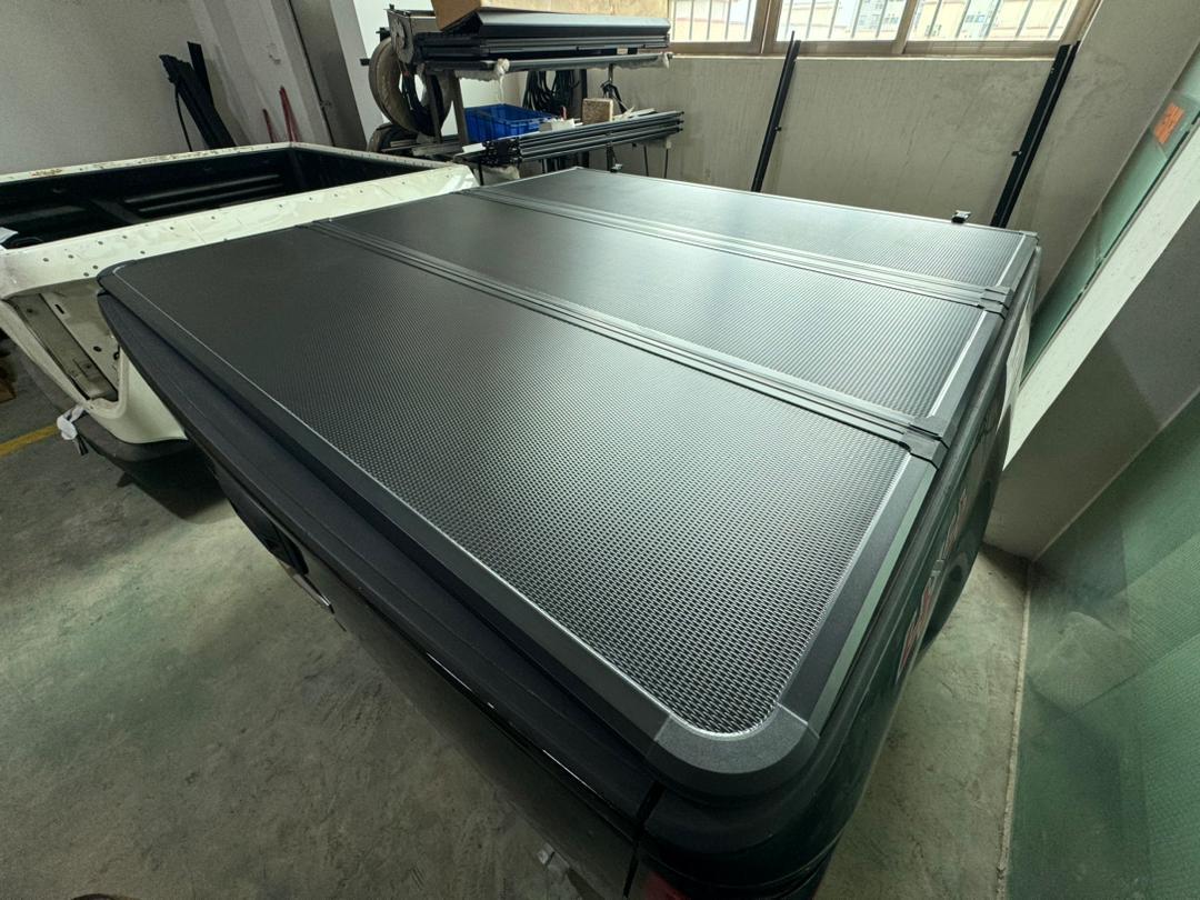 ALUMINUM HARD TRI-FOLD COVER